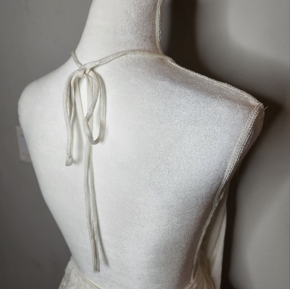 White halter blouse - Picture 4 of 12